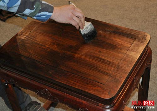 6 cách tiết kiệm cứu vãn khi đồ gỗ bị tróc sơn, rạn nứt